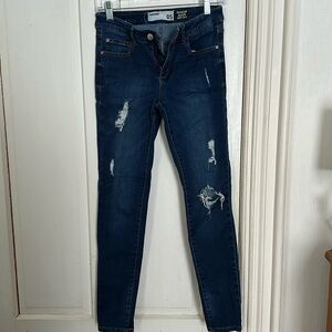 Dark wash Jean jegging with cut outs